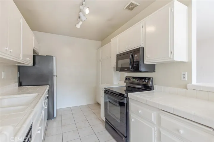 5349 Newcastle Avenue 50, Encino, California 91316