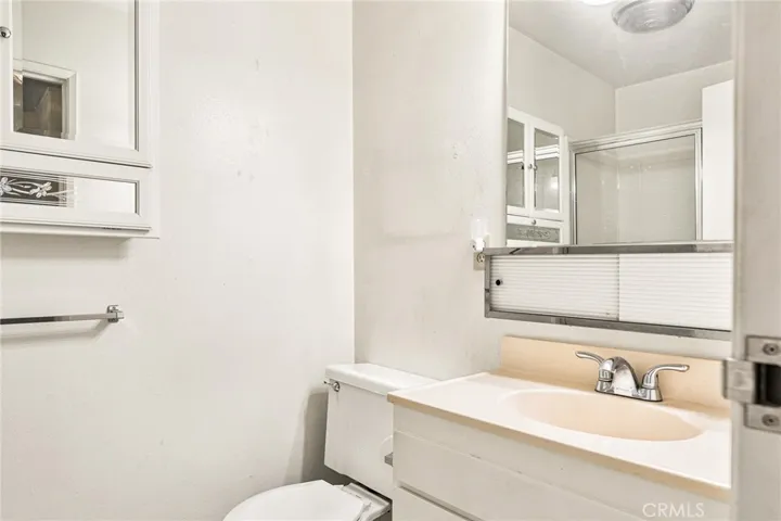 Guest bath.