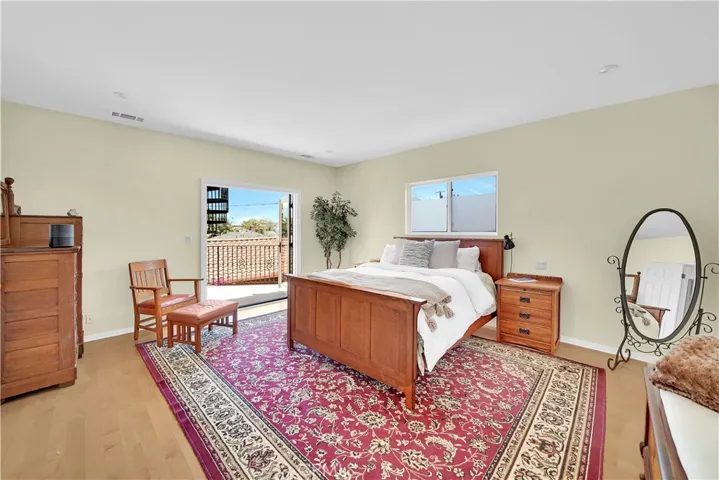 Upstairs primary bedroom