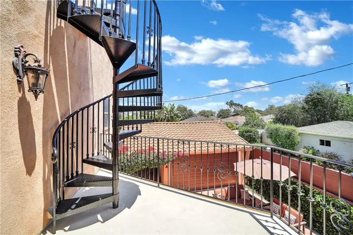 7410 Ogelsby Avenue, Los Angeles, California 90045