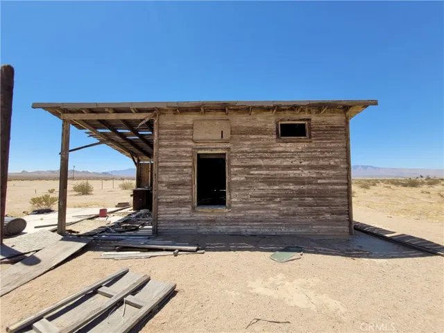 800 Northside Road, Lucerne Valley, California 92356