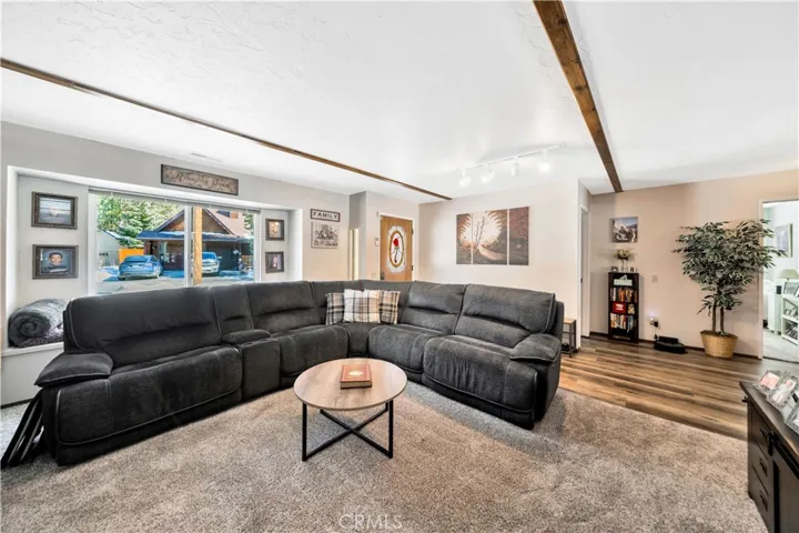 870 Edgemoor Road, Big Bear Lake, California 92315