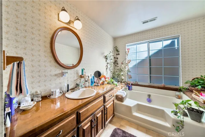 870 Edgemoor Road, Big Bear Lake, California 92315