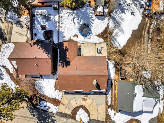 870 Edgemoor Road, Big Bear Lake, California 92315