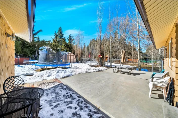 870 Edgemoor Road, Big Bear Lake, California 92315