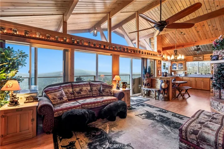 816 Chamois Drive, Crestline, California 92325
