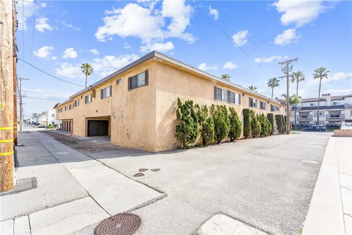 125 16th Street, Huntington Beach, California 92648