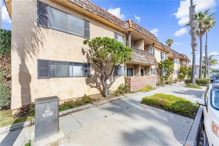 125 16th Street, Huntington Beach, California 92648