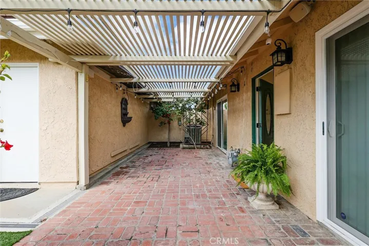 2215 Portola Lane, Westlake Village, California 91361