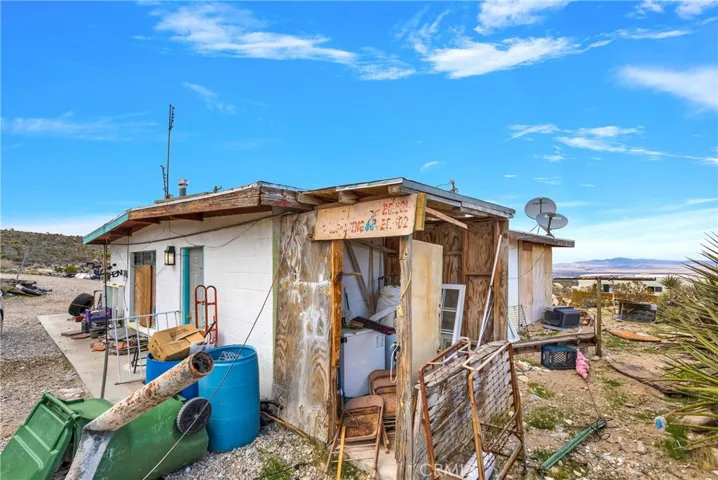 6757 Meehlies Road, Lucerne Valley, California 92356