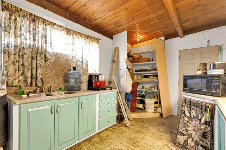 6757 Meehlies Road, Lucerne Valley, California 92356