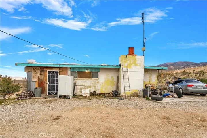 6757 Meehlies Road, Lucerne Valley, California 92356