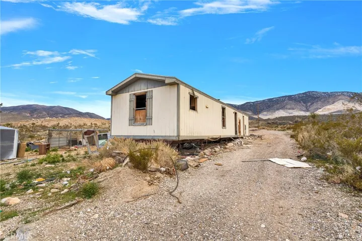6757 Meehlies Road, Lucerne Valley, California 92356