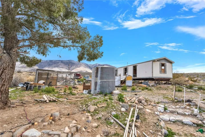 6757 Meehlies Road, Lucerne Valley, California 92356