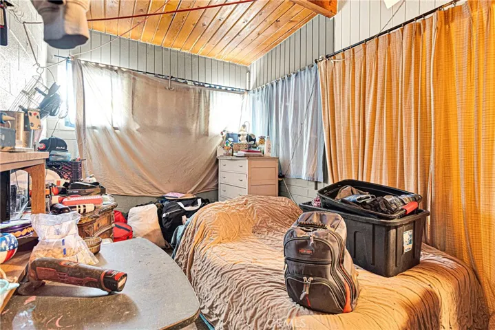 6757 Meehlies Road, Lucerne Valley, California 92356