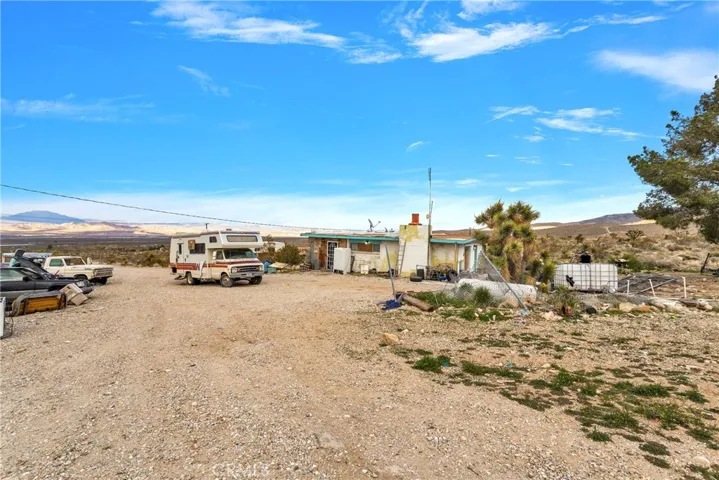 6757 Meehlies Road, Lucerne Valley, California 92356