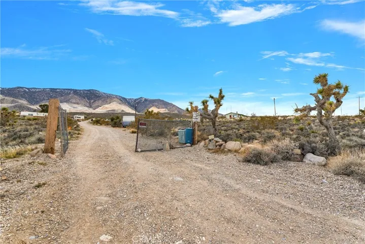 6757 Meehlies Road, Lucerne Valley, California 92356