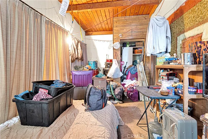 6757 Meehlies Road, Lucerne Valley, California 92356