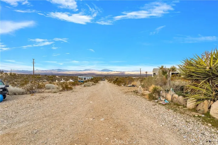 6757 Meehlies Road, Lucerne Valley, California 92356