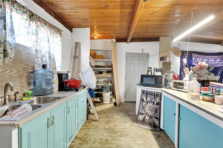 6757 Meehlies Road, Lucerne Valley, California 92356