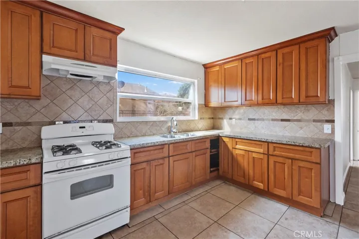 322 N Garfield Avenue, Corona, California 92882