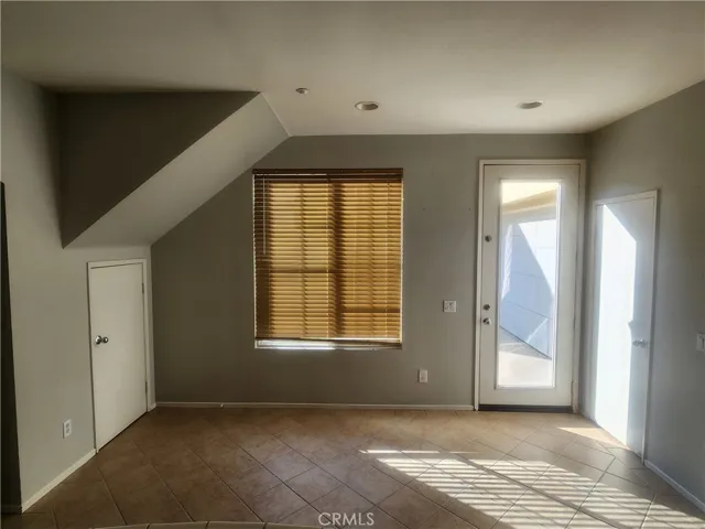 5503 Martingale Way, Fontana, California 92336