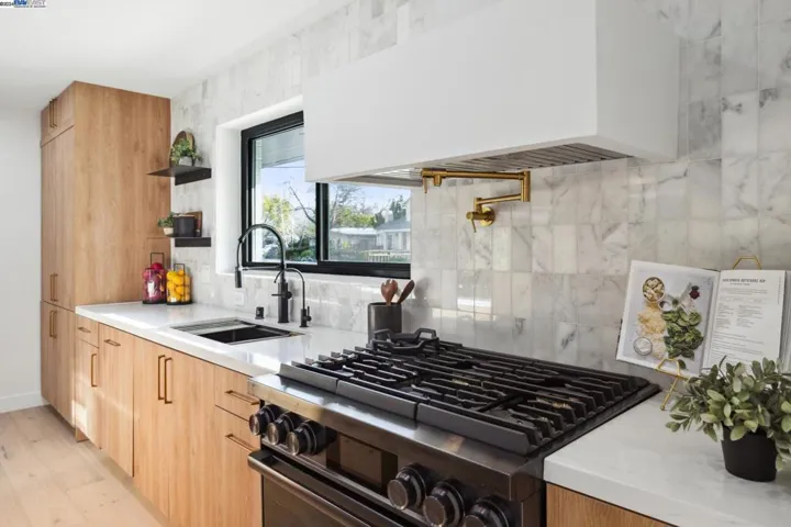 3181 Waverley St, Palo Alto, California 94306
