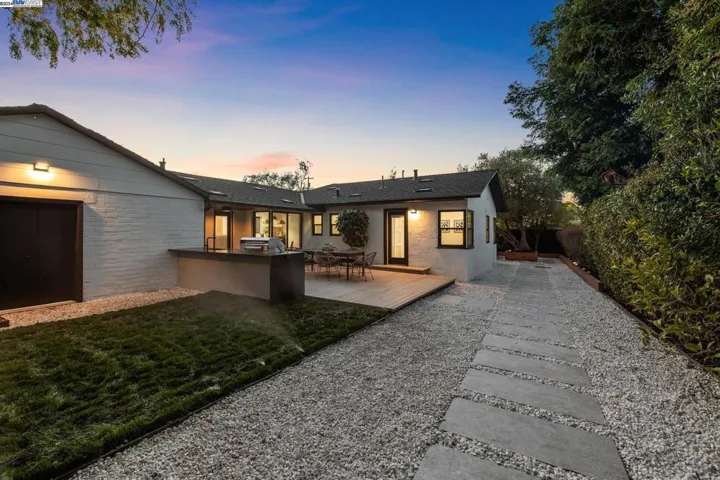 3181 Waverley St, Palo Alto, California 94306