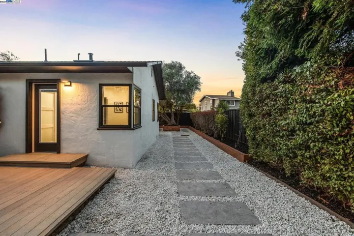 3181 Waverley St, Palo Alto, California 94306