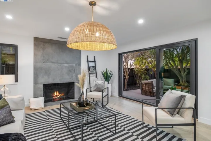 3181 Waverley St, Palo Alto, California 94306
