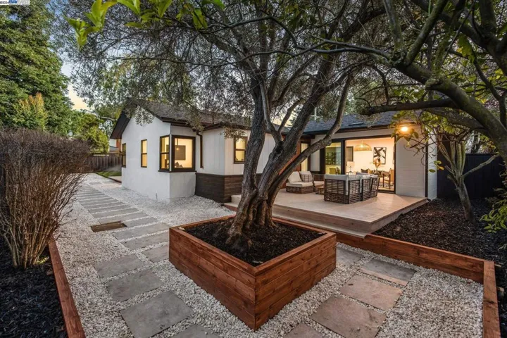 3181 Waverley St, Palo Alto, California 94306