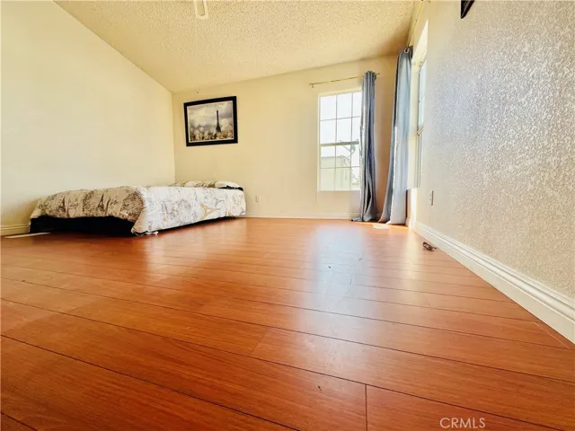 Master bedroom - view 2