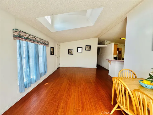 Living room - view 8