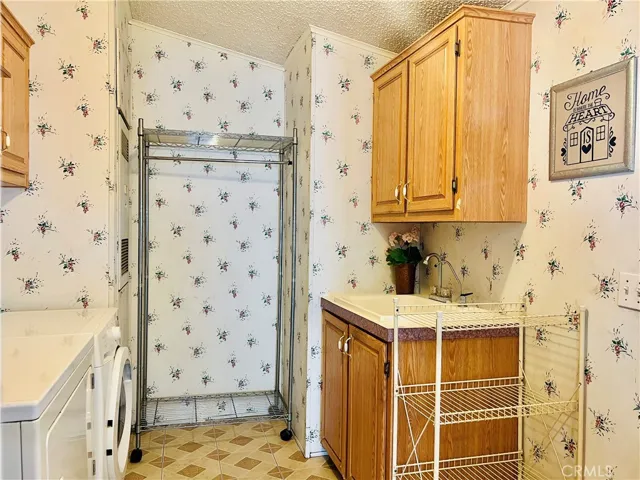 Laundry room - view 3