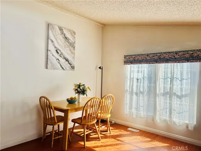 Living room - view 6