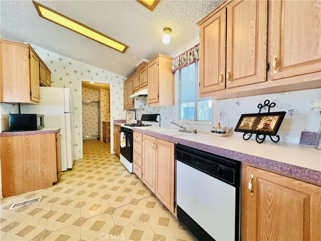 Kitchen - view 3
