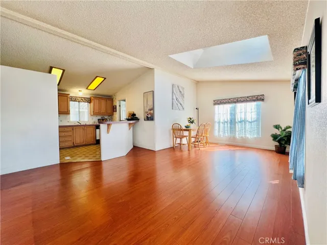 Living room open to kitchen - view 9