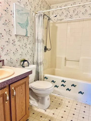 2nd bathroom - view 3