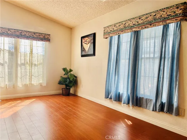 Living room - view 5