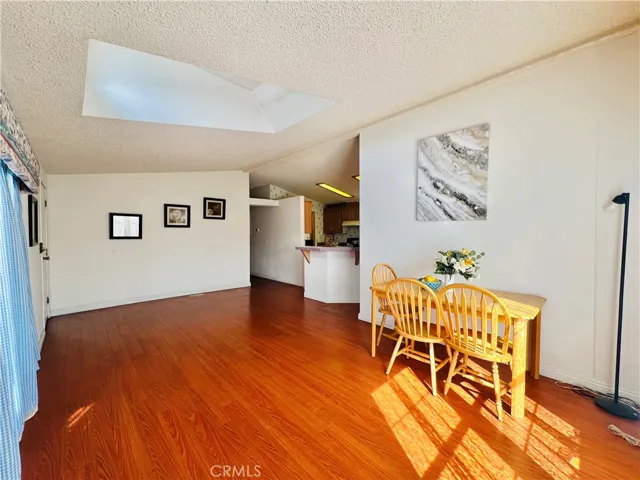 Living room - view 7