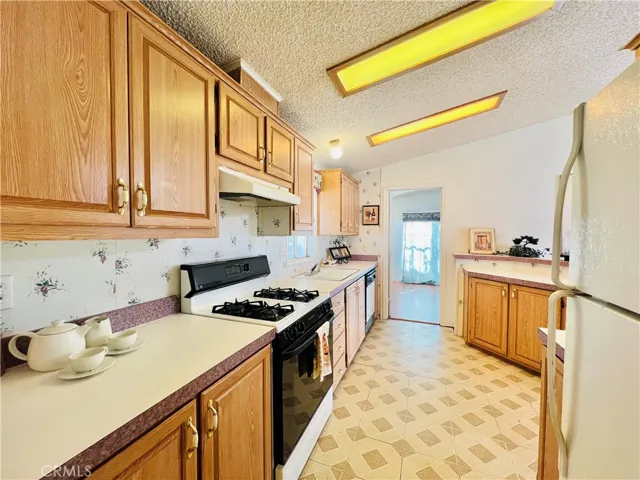 Kitchen next to dining room - view 8