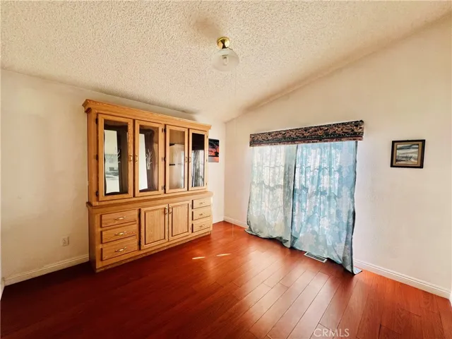 Dining room - view 4