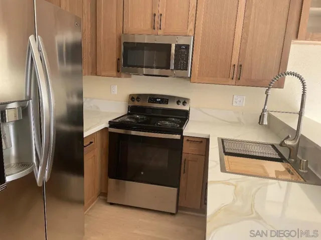 8223 Caminito Modena, La Jolla, California 92037