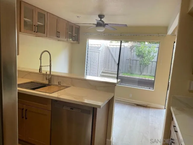 8223 Caminito Modena, La Jolla, California 92037