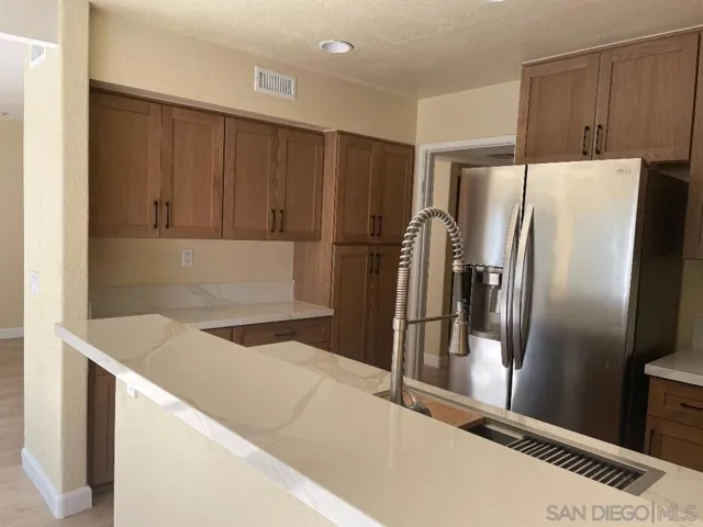 8223 Caminito Modena, La Jolla, California 92037