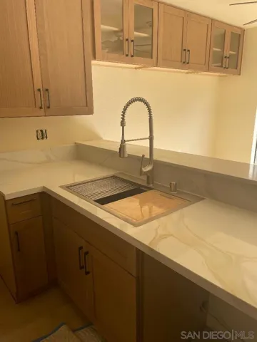 8223 Caminito Modena, La Jolla, California 92037