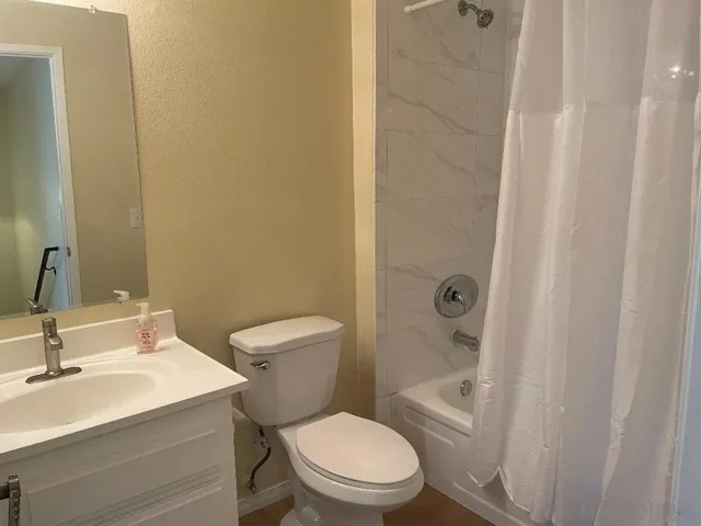 8223 Caminito Modena, La Jolla, California 92037