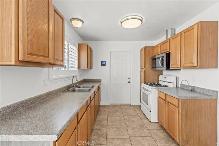 14115 Quinnault Road, Apple Valley, California 92307