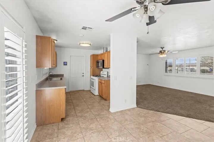 14115 Quinnault Road, Apple Valley, California 92307