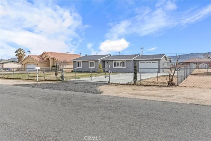 14115 Quinnault Road, Apple Valley, California 92307